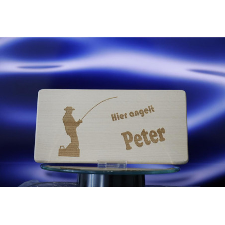 Der Angler Motiv mit Ihrem Namen auf dem Frühstücksbrettchen