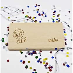 Frühstücksbrettchen Löwe für Kinder – personalisiert | Knittel-Design