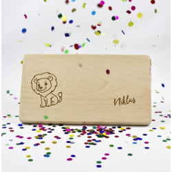 Frühstücksbrettchen Löwe für Kinder – personalisiert | Knittel-Design