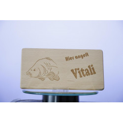 Bad Carp Motiv mit Ihrem Namen auf dem Frühstücksbrettchen